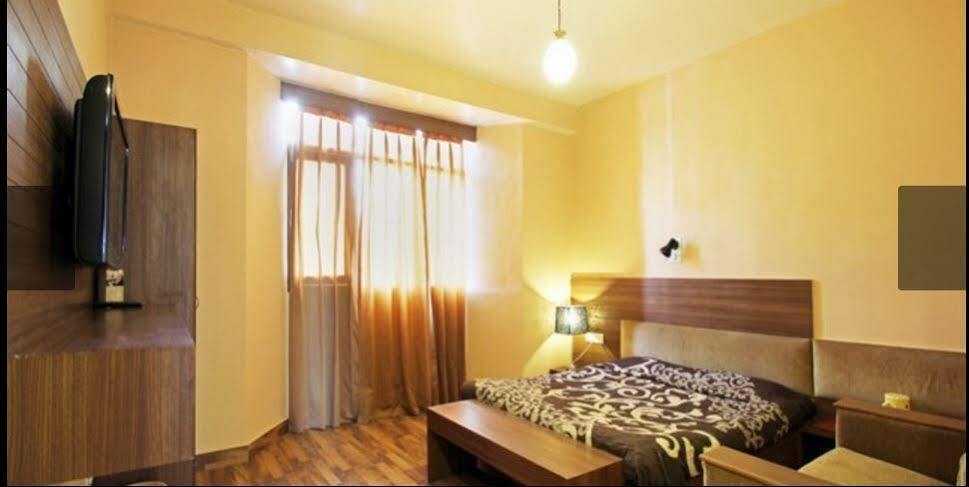 Itsy Hotels Crystal Palace With Valley View Shimla Eksteriør billede